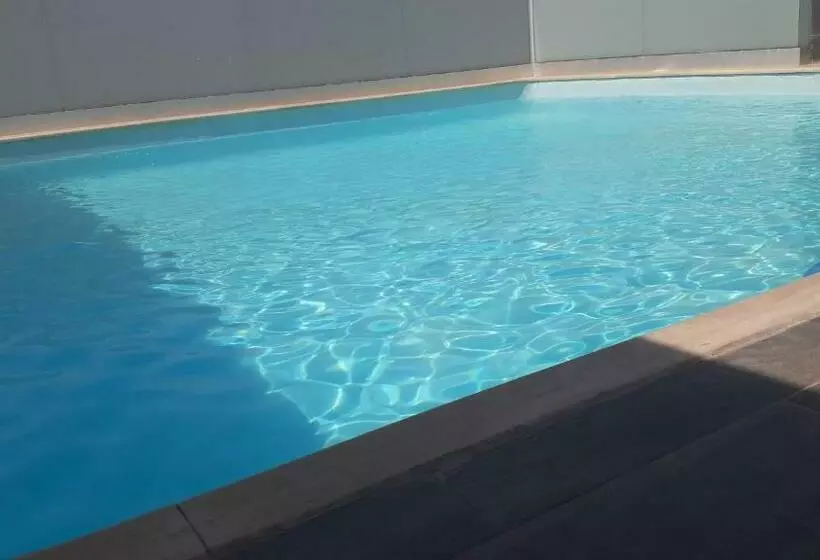 تختخواب و صبحانه Kriol Guest House