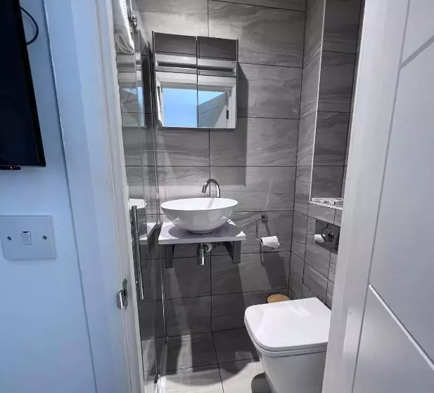 ベッドアンドブレックファースト N 25