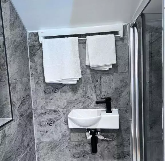 ベッドアンドブレックファースト N 25