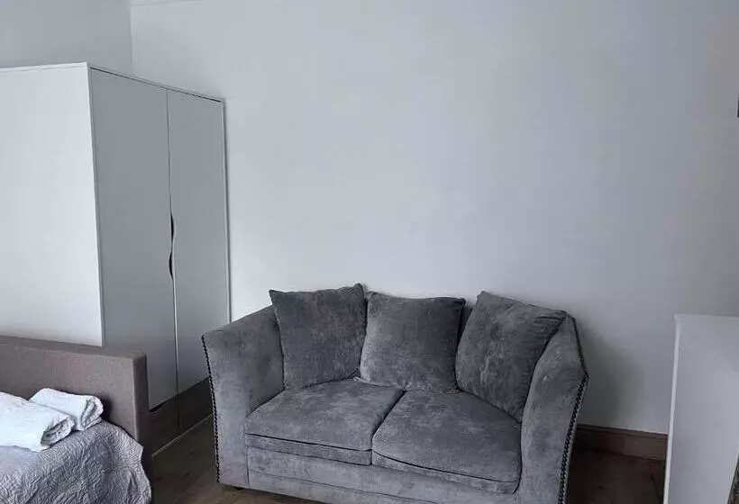 ベッドアンドブレックファースト N 25