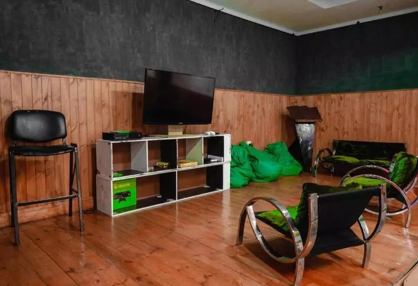 Clover Hostel