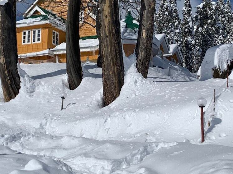 Hotel Gulmarg Ski Hill Resort
