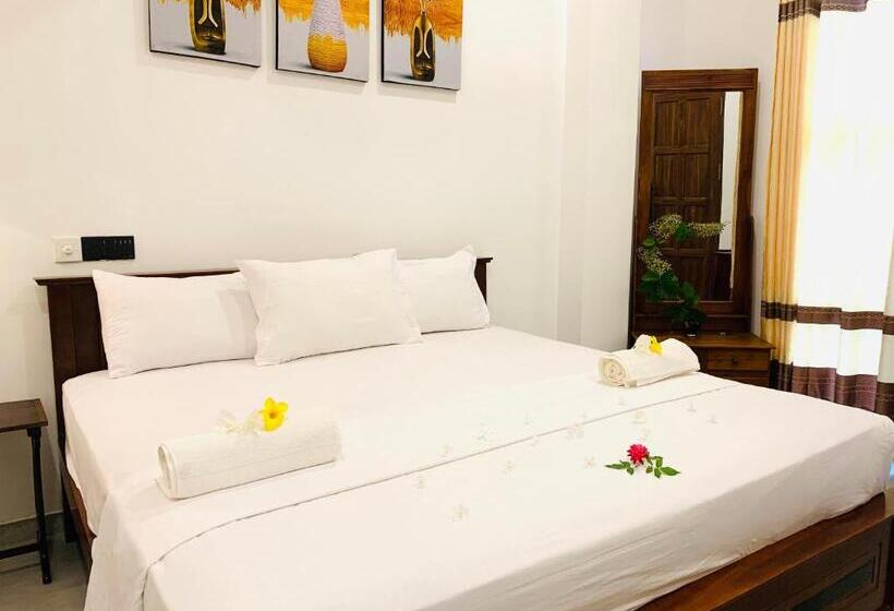 Kavin Beach Hotel Hikkaduwa