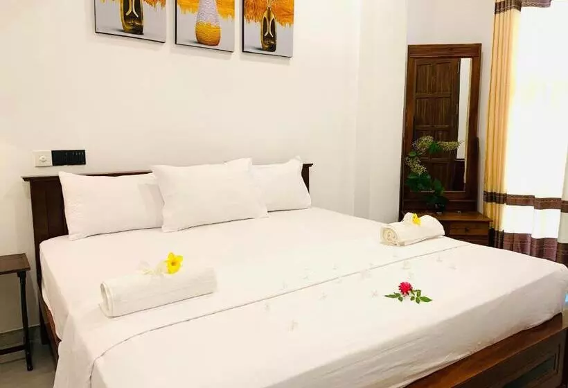 Kavin Beach Hotel Hikkaduwa