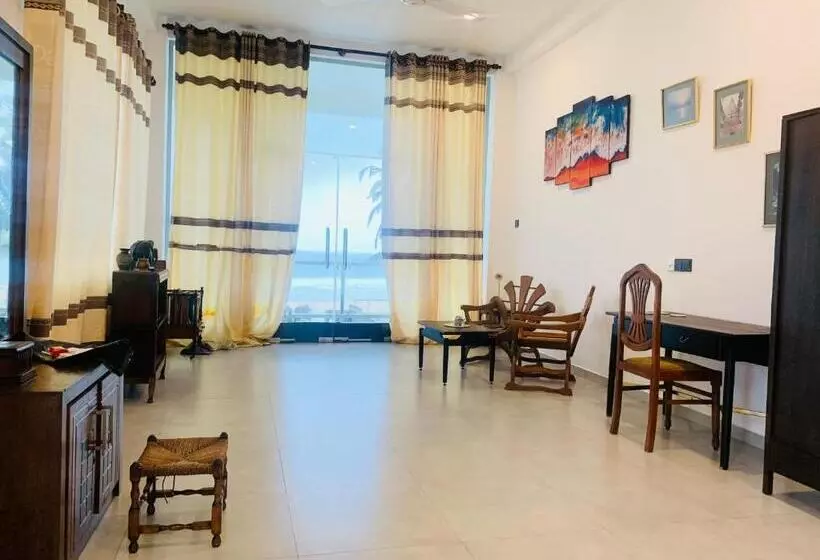 Kavin Beach Hotel Hikkaduwa