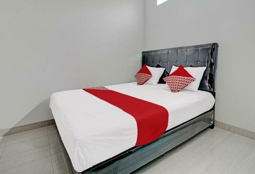 호텔 Oyo 92057 Reny Kost Syariah
