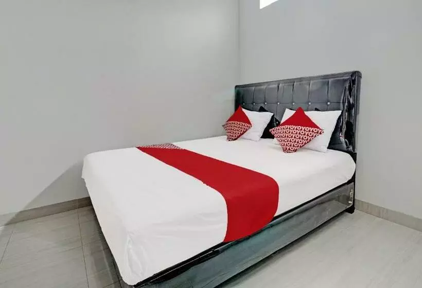 هتل Oyo 92057 Reny Kost Syariah