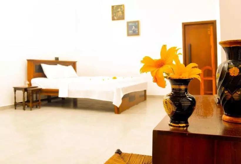 Kavin Beach Hotel Hikkaduwa