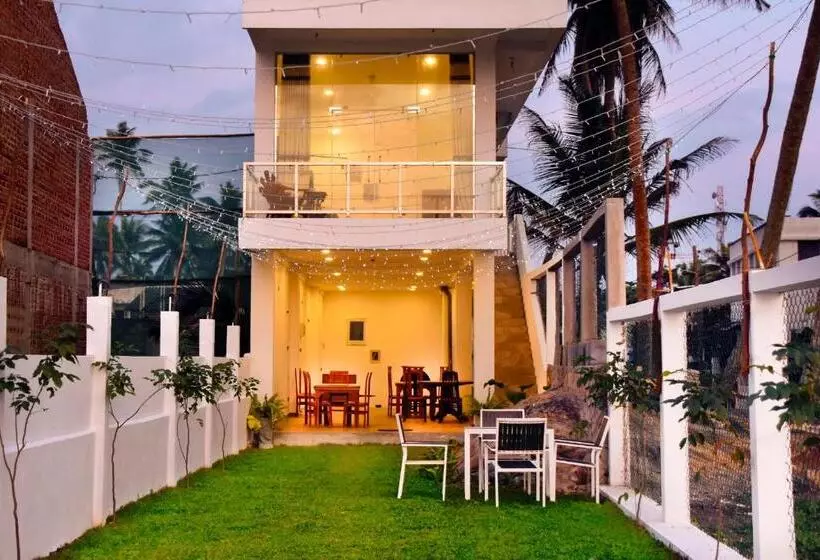 Kavin Beach Hotel Hikkaduwa