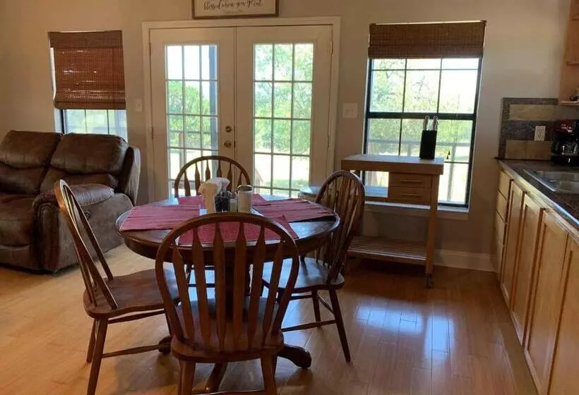 Majatalo Hill Country Hideout