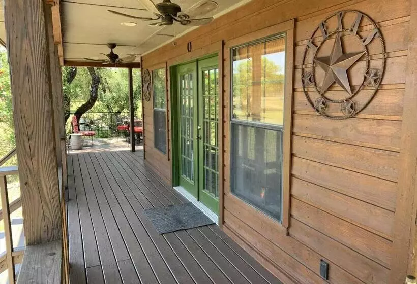 Majatalo Hill Country Hideout