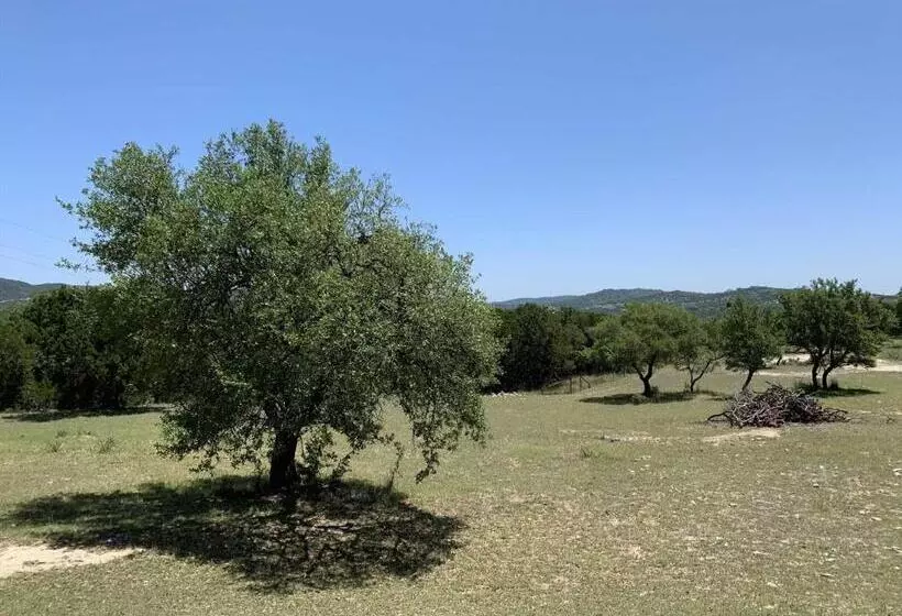 Majatalo Hill Country Hideout