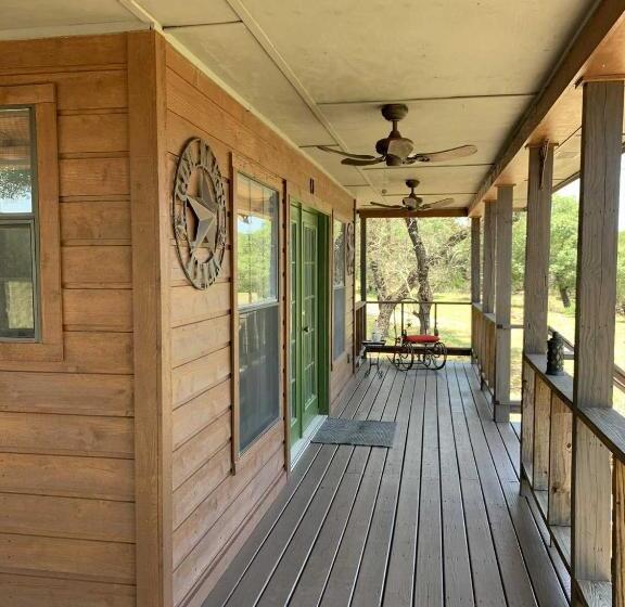 Pensionat Hill Country Hideout