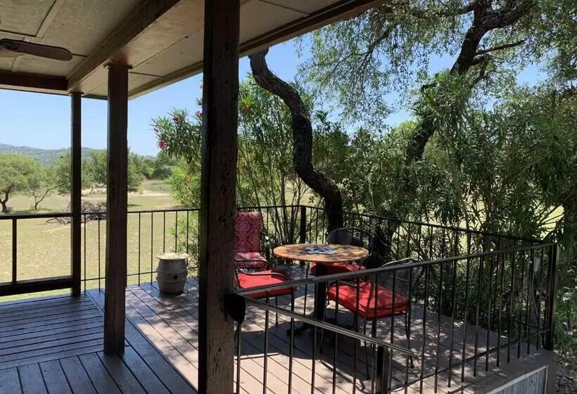 Majatalo Hill Country Hideout