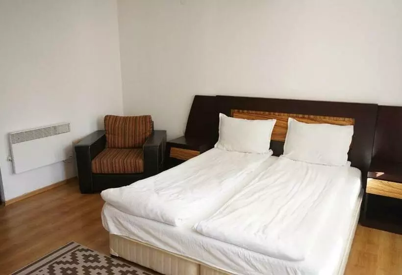 апартамент за гости евелин