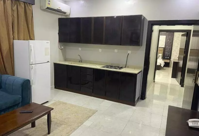 Burj Al Hayat Hotel   Abu Arish