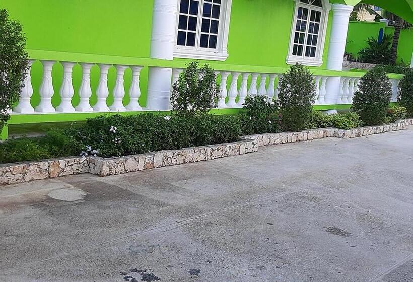 هاستل Pesheres Inn & Spa