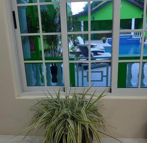 هاستل Pesheres Inn & Spa