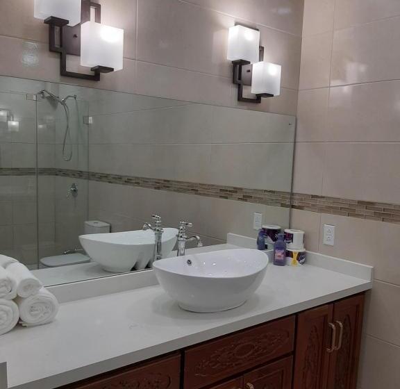 هاستل Pesheres Inn & Spa