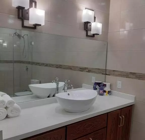 هاستل Pesheres Inn & Spa