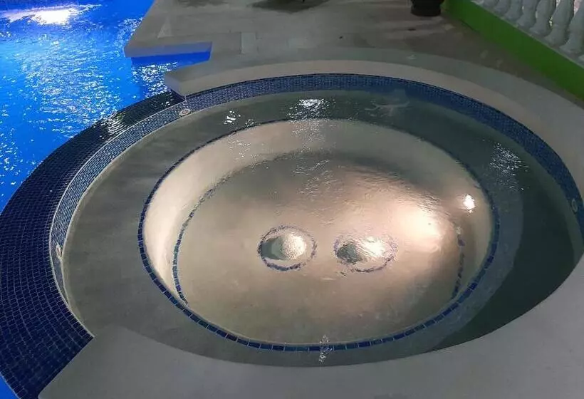 هاستل Pesheres Inn & Spa