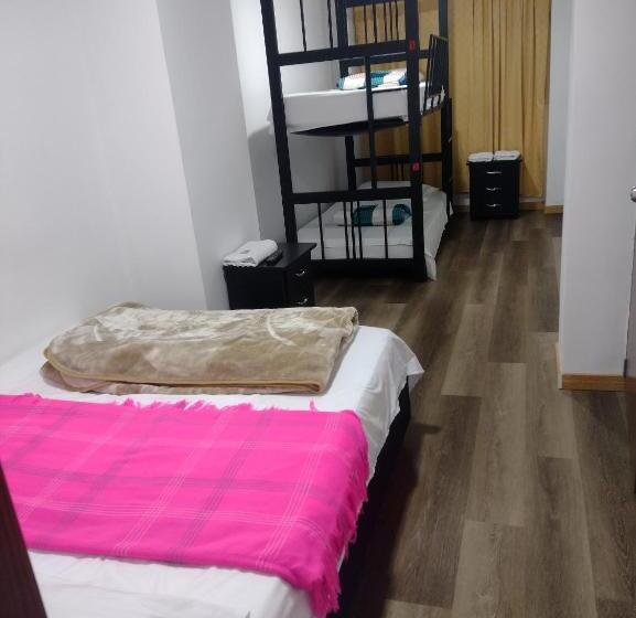 هتل Aaron Filandia