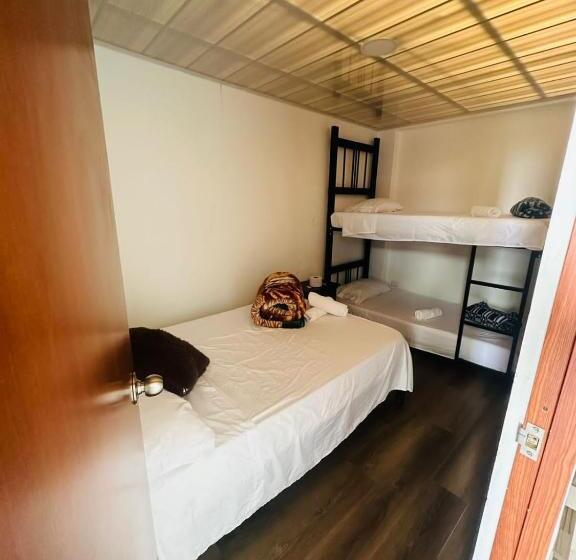 هتل Aaron Filandia