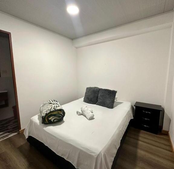 هتل Aaron Filandia