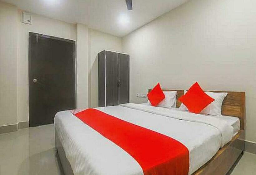 Hotell Adhikary Homestay