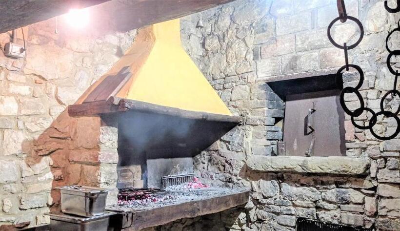 Отель Large Farmhouse In Umbria Swimming Pool Cinema Room Transparent Geodesic Dome