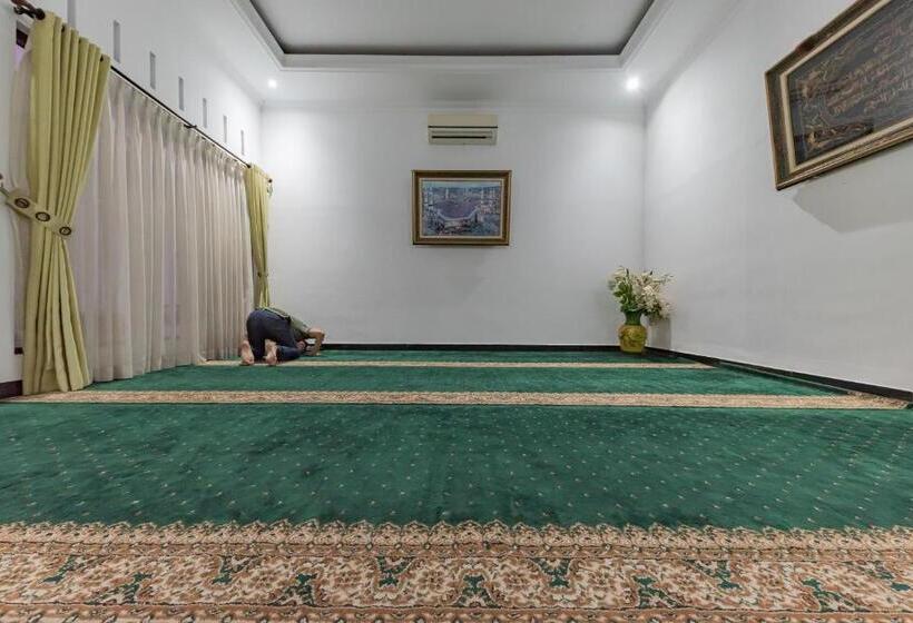 Urbanview Hotel Khayrizsan Tasikmalaya By Reddoorz