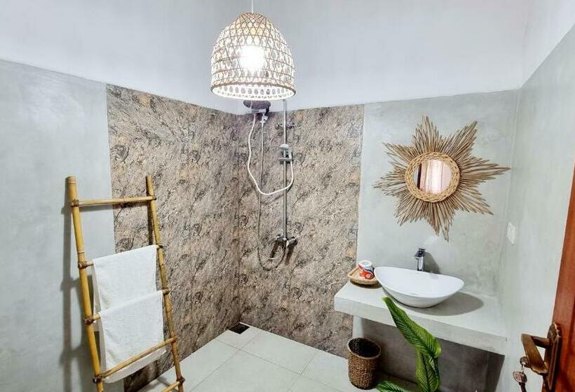 Pensió Nashalanka Villa