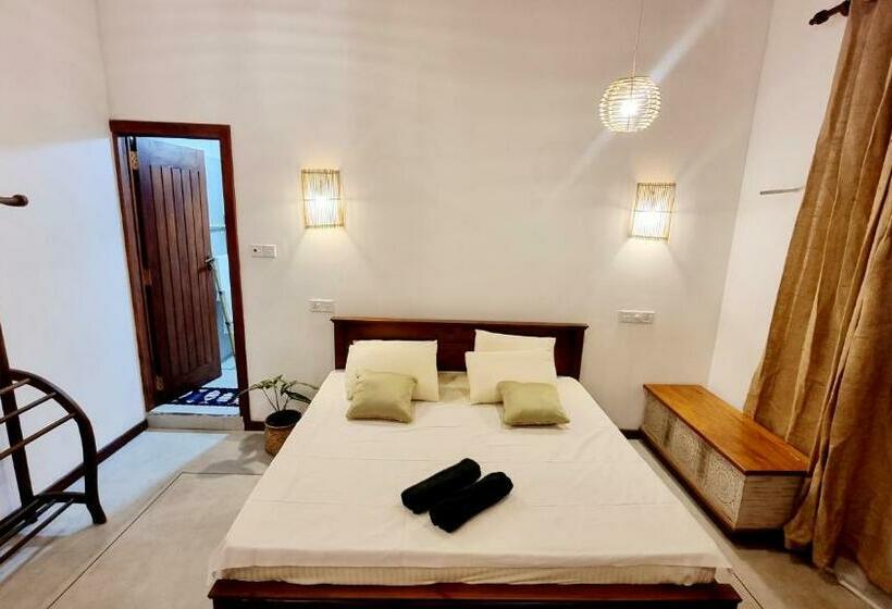 Pensió Nashalanka Villa