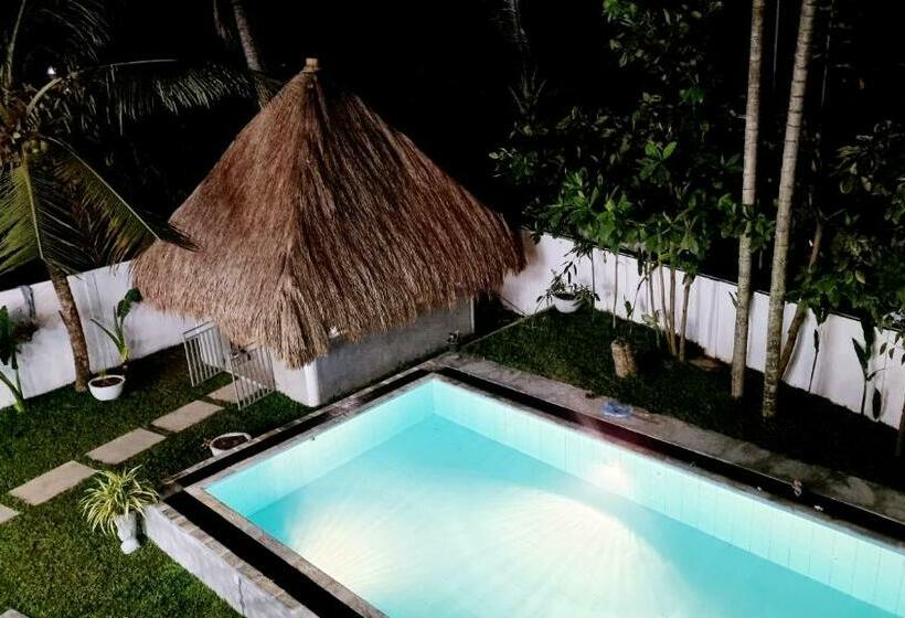 Pensió Nashalanka Villa