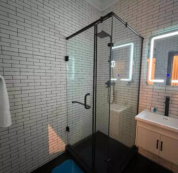 هتل Bricks Residence