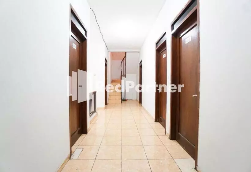 Hotelli Bright Residence Near Itc Mangga Dua Mitra Reddoorz