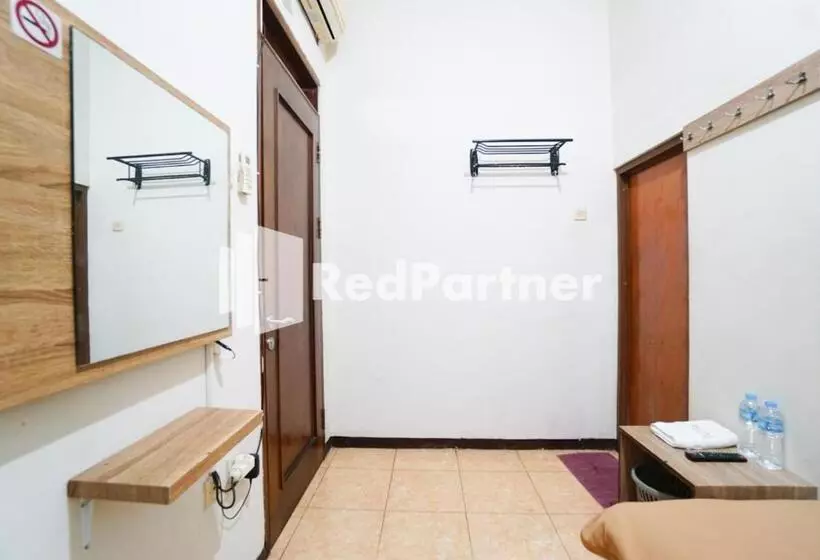 Hotelli Bright Residence Near Itc Mangga Dua Mitra Reddoorz