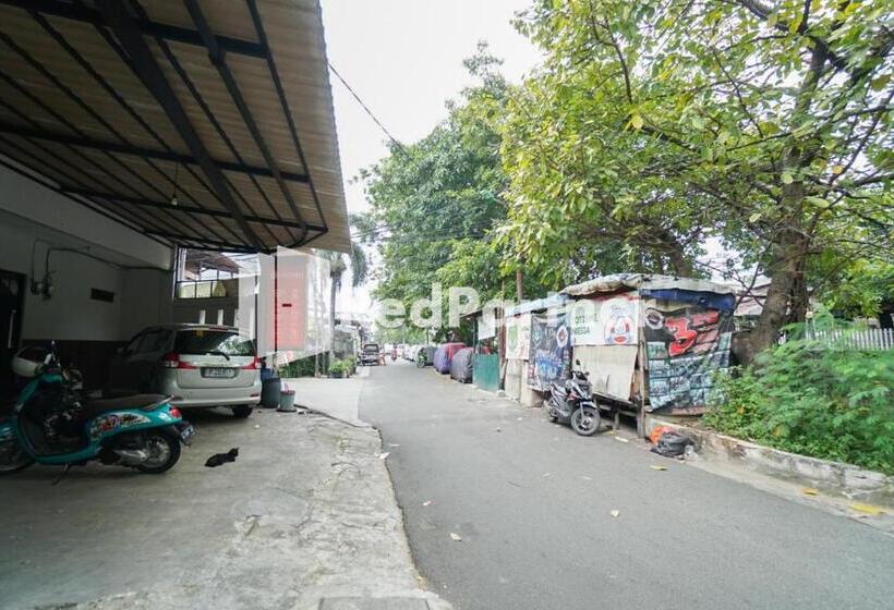 Hotel Bright Residence Near Itc Mangga Dua Mitra Reddoorz