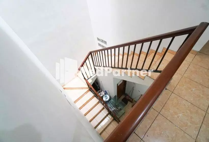 Hotelli Bright Residence Near Itc Mangga Dua Mitra Reddoorz