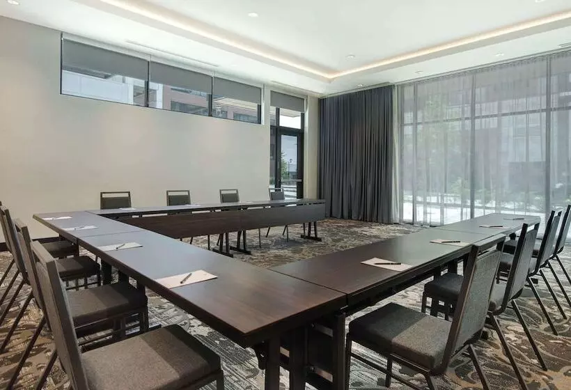 ホテル Embassy Suites By Hilton Alpharetta Halcyon