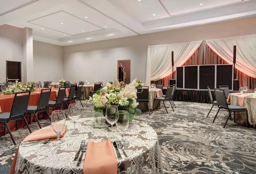 ホテル Embassy Suites By Hilton Alpharetta Halcyon