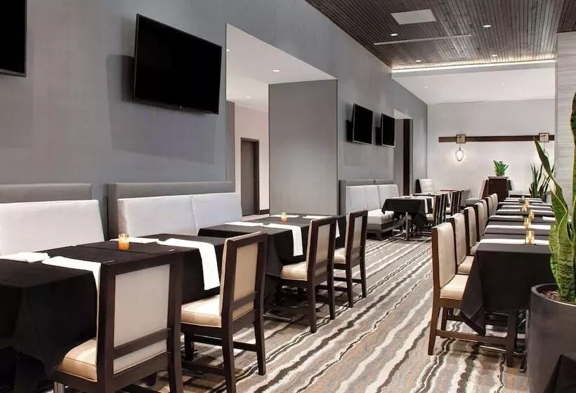 ホテル Embassy Suites By Hilton Alpharetta Halcyon