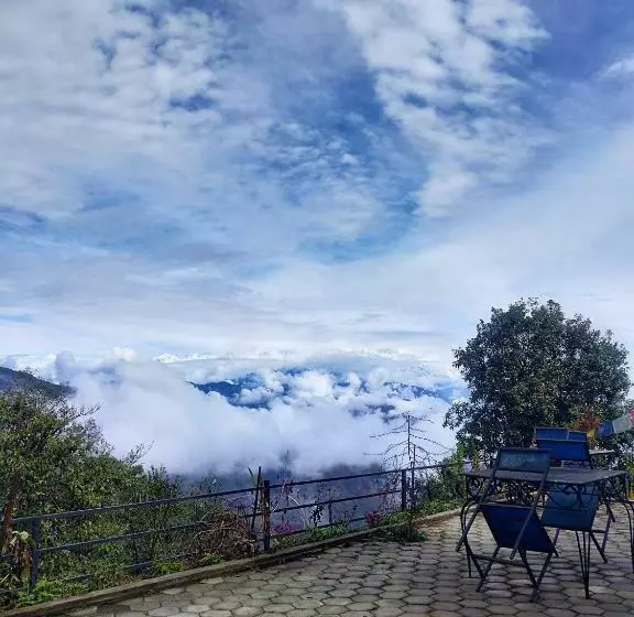 هتل Gombo Hideaway