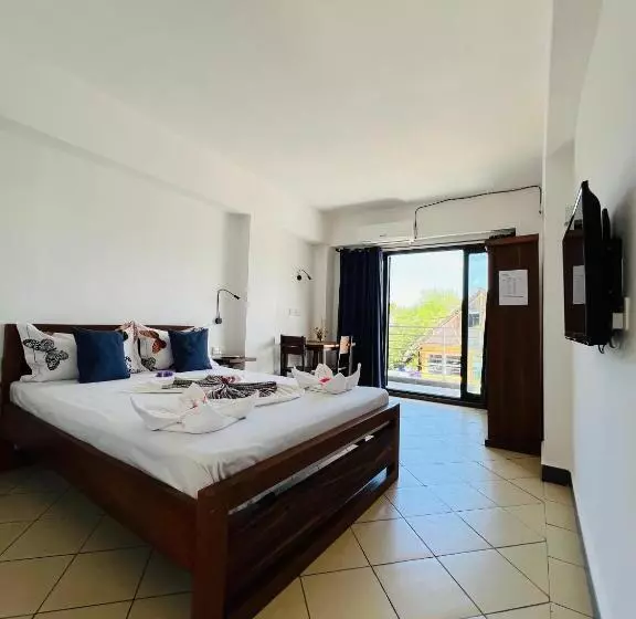 هتل Hôtel Grand Bay