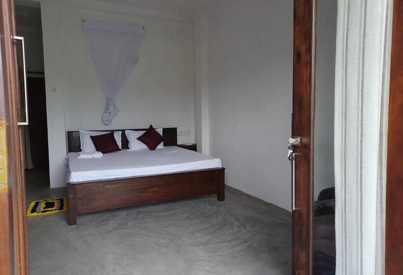 Hotel Sparrow Villa Mirissa