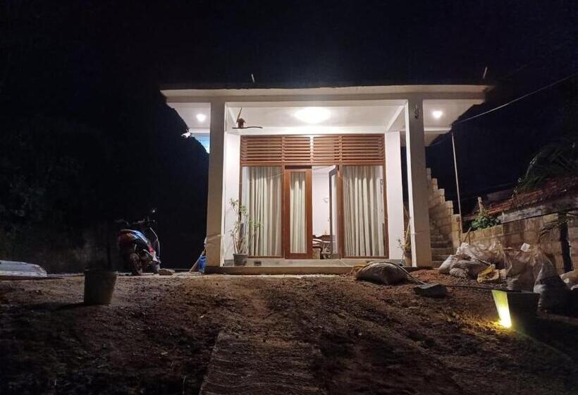 Hotel Sparrow Villa Mirissa