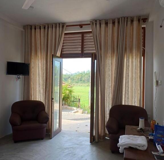 Hotel Sparrow Villa Mirissa