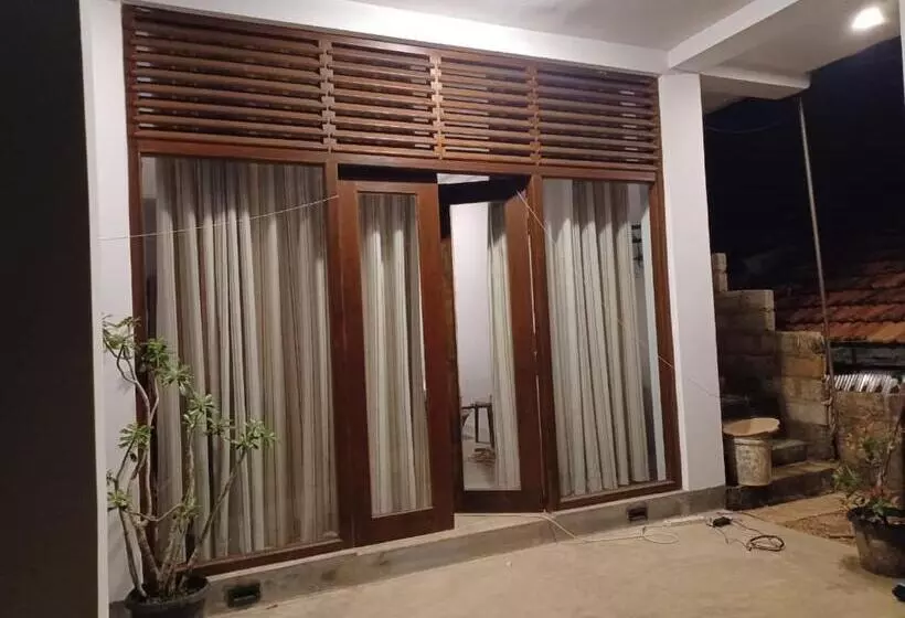 ホテル Sparrow Villa Mirissa