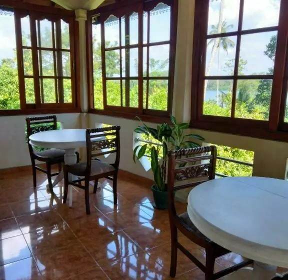 ペンション Nomads Lakeview Villas