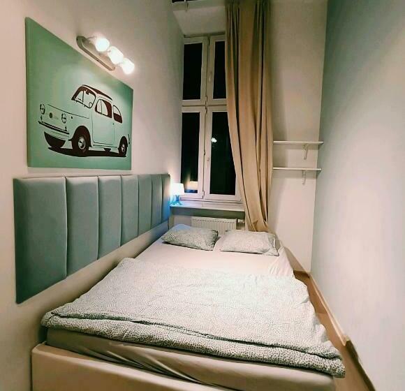 הוסטל Centrum Fabryczna Rooms